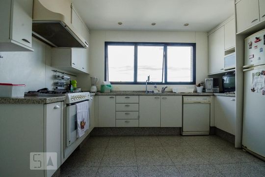 Para comprar: apartamento em Campo Belo com 4 suítes, varanda gourmet, closet e academia no condomínio. — Cozinha