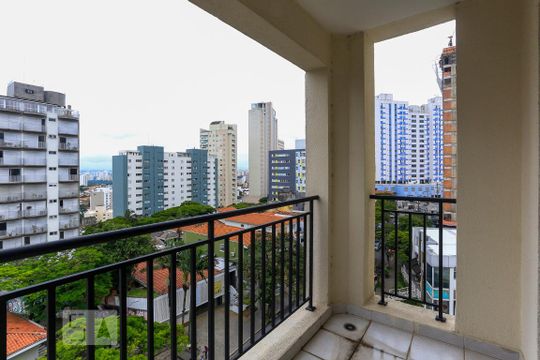 Venda de apartamento em Sumarezinho: 2 quartos, piscina e academia no condomínio. — Varanda da Sala