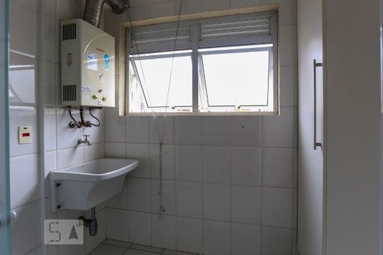 Venda de apartamento em Sumarezinho: 2 quartos, piscina e academia no condomínio. — Área de Serviço