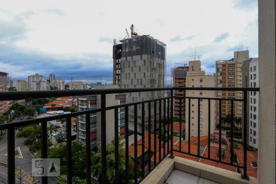 Venda de apartamento em Sumarezinho: 2 quartos, piscina e academia no condomínio. — Sacada Quarto 2