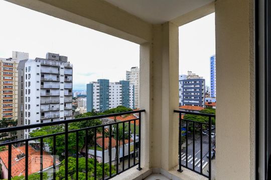 Venda de apartamento em Sumarezinho: 2 quartos, piscina e academia no condomínio. — Varanda da Sala