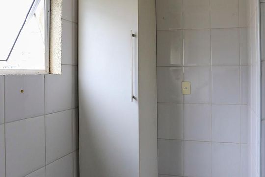 Venda de apartamento em Sumarezinho: 2 quartos, piscina e academia no condomínio. — Área de Serviço