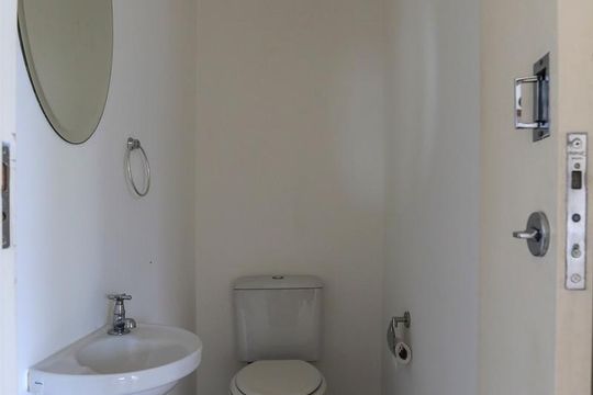 Venda de apartamento em Sumarezinho: 2 quartos, piscina e academia no condomínio. — Lavabo