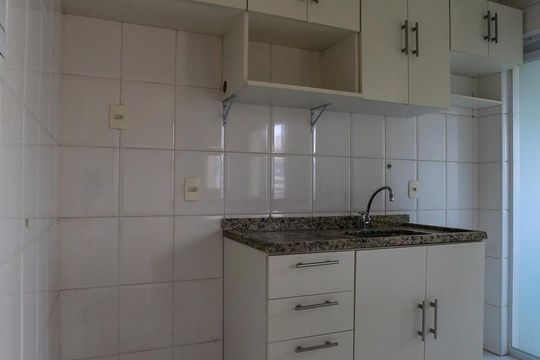Venda de apartamento em Sumarezinho: 2 quartos, piscina e academia no condomínio. — Cozinha