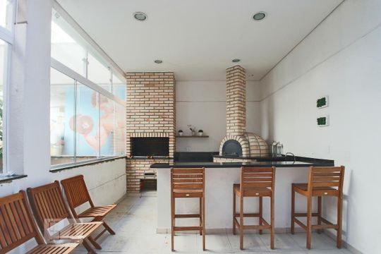 Apartamento à venda na Bela Vista, mobiliado, com 2 quartos (1 suíte) e varanda. — Churrasqueira