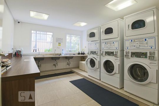 Apartamento à venda na Bela Vista, mobiliado, com 2 quartos (1 suíte) e varanda. — Lavanderia