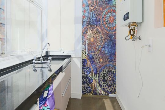 Apartamento à venda na Bela Vista, mobiliado, com 2 quartos (1 suíte) e varanda. — Área de Serviço