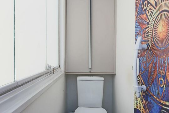 Apartamento à venda na Bela Vista, mobiliado, com 2 quartos (1 suíte) e varanda. — Banheiro 3