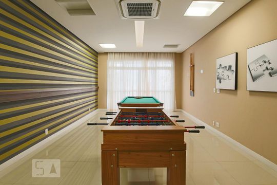Apartamento à venda na Bela Vista, mobiliado, com 2 quartos (1 suíte) e varanda. — Salão de Jogos