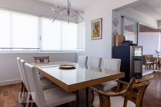 Para comprar um apartamento mobiliado com 3 quartos e varanda em Cidade Monções, venda com academia no condomínio. — Sala de Jantar