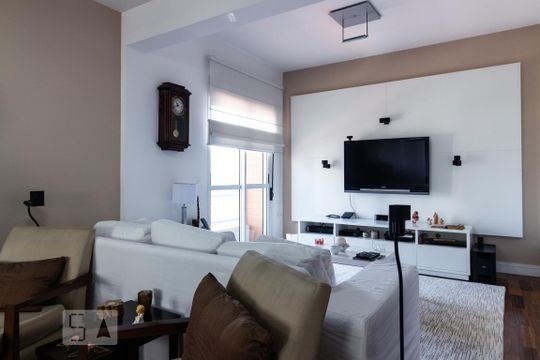 Para comprar um apartamento mobiliado com 3 quartos e varanda em Cidade Monções, venda com academia no condomínio. — Sala de Estar
