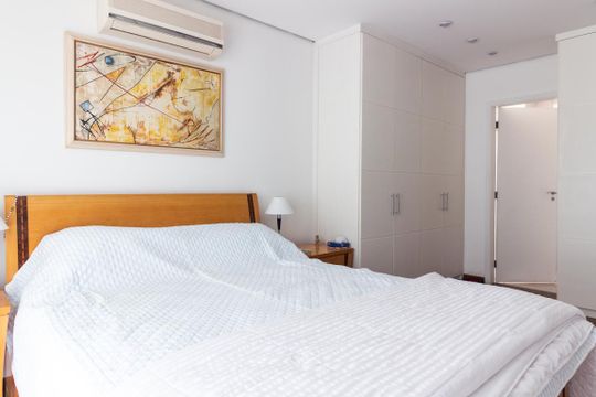 Para comprar um apartamento mobiliado com 3 quartos e varanda em Cidade Monções, venda com academia no condomínio. — Suíte 1