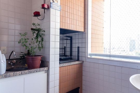 Para comprar um apartamento mobiliado com 3 quartos e varanda em Cidade Monções, venda com academia no condomínio. — Churrasqueira