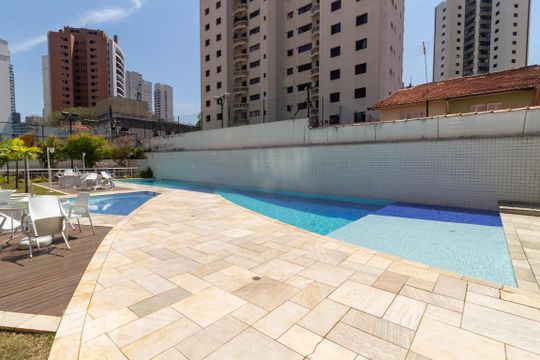 Para comprar um apartamento mobiliado com 3 quartos e varanda em Cidade Monções, venda com academia no condomínio. — Área comum - Piscina