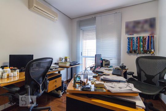 Para comprar um apartamento mobiliado com 3 quartos e varanda em Cidade Monções, venda com academia no condomínio. — Suíte 3