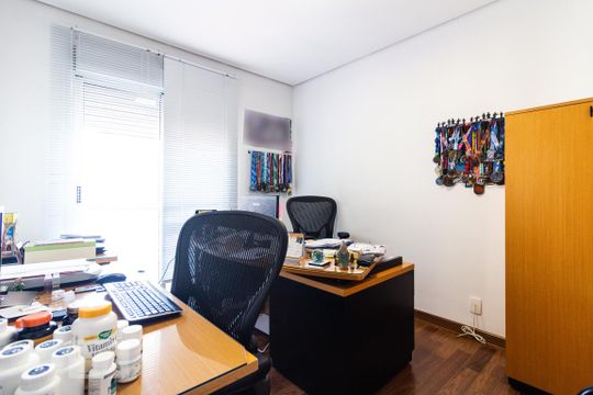 Para comprar um apartamento mobiliado com 3 quartos e varanda em Cidade Monções, venda com academia no condomínio. — Suíte 3
