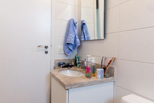 Para comprar um apartamento mobiliado com 3 quartos e varanda em Cidade Monções, venda com academia no condomínio. — Banheiro da Suíte 3