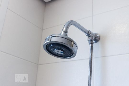 Para comprar um apartamento mobiliado com 3 quartos e varanda em Cidade Monções, venda com academia no condomínio. — Banheiro da Suíte 1