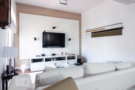 Para comprar um apartamento mobiliado com 3 quartos e varanda em Cidade Monções, venda com academia no condomínio. — Sala de Estar