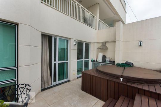 Apartamento mobiliado com 2 suítes, churrasqueira, e aceita animais de estimação. Disponível para compra! — Cobertura