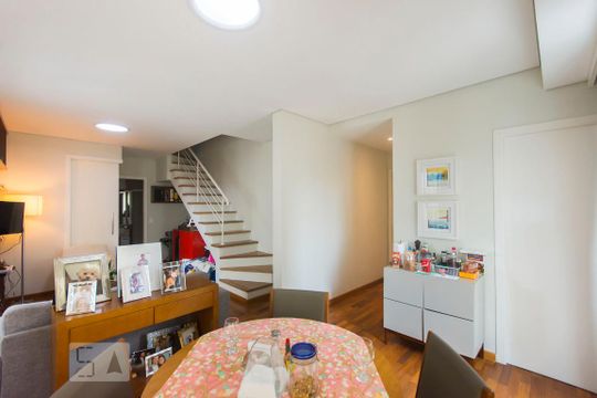 Apartamento mobiliado com 2 suítes, churrasqueira, e aceita animais de estimação. Disponível para compra! — foto 1