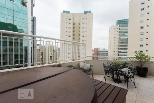 Apartamento mobiliado com 2 suítes, churrasqueira, e aceita animais de estimação. Disponível para compra! — Cobertura