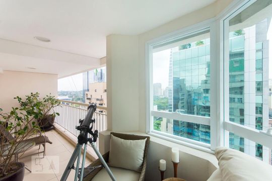 Apartamento mobiliado com 2 suítes, churrasqueira, e aceita animais de estimação. Disponível para compra! — Varanda suite 02
