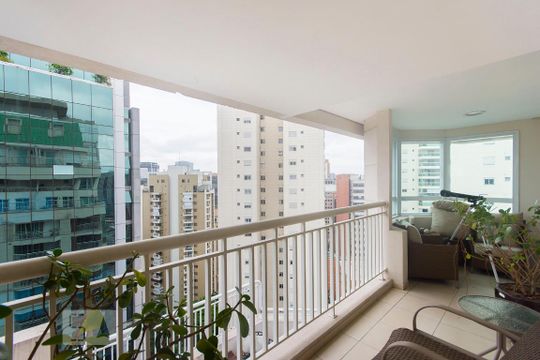 Apartamento mobiliado com 2 suítes, churrasqueira, e aceita animais de estimação. Disponível para compra! — Varanda suite 02