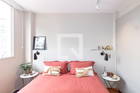 Apartamento mobiliado com 2 quartos, 1 suíte e varanda disponível para compra. — Quarto 1