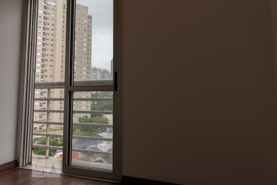 Apartamento à venda em Vila Mariana. Possui 4 quartos, quintal, closet e aceita pets. — Quarto 1