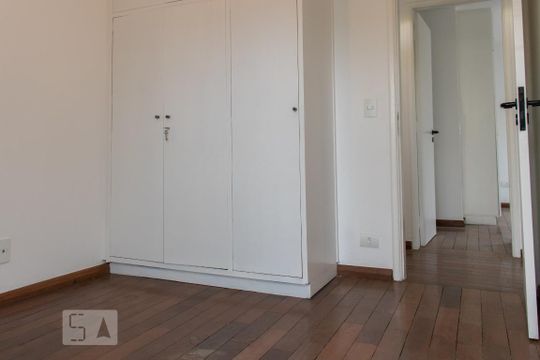 Apartamento à venda em Vila Mariana. Possui 4 quartos, quintal, closet e aceita pets. — Quarto 1