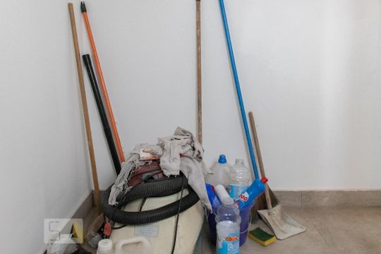 Apartamento à venda em Vila Mariana. Possui 4 quartos, quintal, closet e aceita pets. — Quarto de Serviço