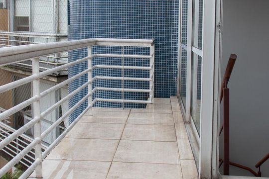 Apartamento à venda em Vila Mariana. Possui 4 quartos, quintal, closet e aceita pets. — Varanda Sala 2