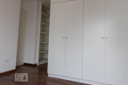 Apartamento à venda em Vila Mariana. Possui 4 quartos, quintal, closet e aceita pets. — Suite