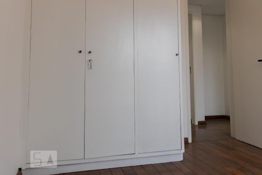 Apartamento à venda em Vila Mariana. Possui 4 quartos, quintal, closet e aceita pets. — Quarto 1