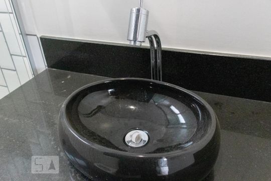 Apartamento à venda em Vila Mariana. Possui 4 quartos, quintal, closet e aceita pets. — Banheiro Suite 2