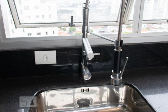 Apartamento à venda em Vila Mariana. Possui 4 quartos, quintal, closet e aceita pets. — Cozinha