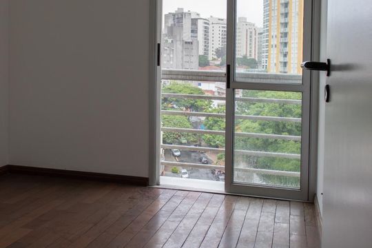 Apartamento à venda em Vila Mariana. Possui 4 quartos, quintal, closet e aceita pets. — Quarto 2