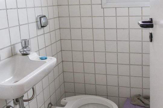 Apartamento à venda em Vila Mariana. Possui 4 quartos, quintal, closet e aceita pets. — Banheiro de Serviço