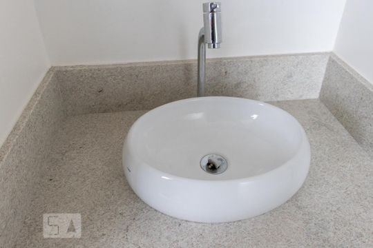 Apartamento à venda em Vila Mariana. Possui 4 quartos, quintal, closet e aceita pets. — Lavabo