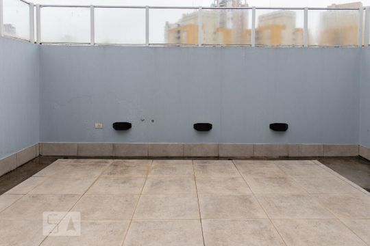 Apartamento à venda em Vila Mariana. Possui 4 quartos, quintal, closet e aceita pets. — Quintal
