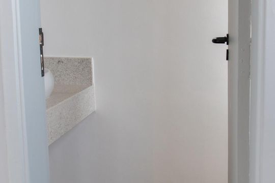 Apartamento à venda em Vila Mariana. Possui 4 quartos, quintal, closet e aceita pets. — Lavabo