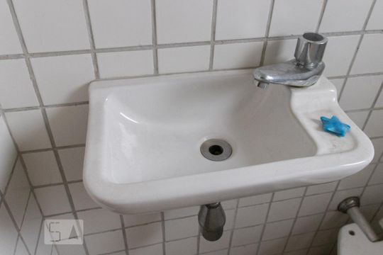 Apartamento à venda em Vila Mariana. Possui 4 quartos, quintal, closet e aceita pets. — Banheiro de Serviço