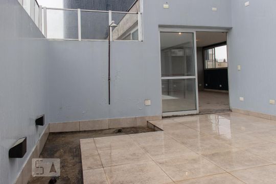 Apartamento à venda em Vila Mariana. Possui 4 quartos, quintal, closet e aceita pets. — Quintal
