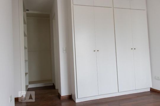 Apartamento à venda em Vila Mariana. Possui 4 quartos, quintal, closet e aceita pets. — Suite