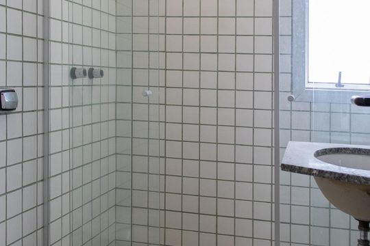 Apartamento à venda em Vila Mariana. Possui 4 quartos, quintal, closet e aceita pets. — Banheiro da Suite