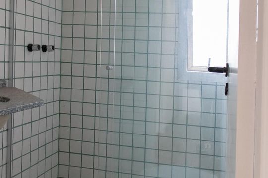 Apartamento à venda em Vila Mariana. Possui 4 quartos, quintal, closet e aceita pets. — Banheiro