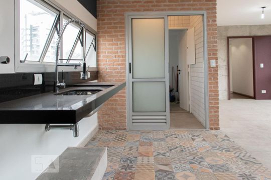 Apartamento à venda em Vila Mariana. Possui 4 quartos, quintal, closet e aceita pets. — Cozinha