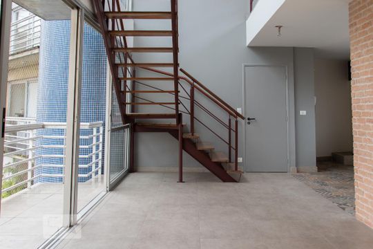 Apartamento à venda em Vila Mariana. Possui 4 quartos, quintal, closet e aceita pets. — Sala