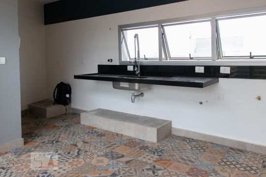Apartamento à venda em Vila Mariana. Possui 4 quartos, quintal, closet e aceita pets. — Cozinha
